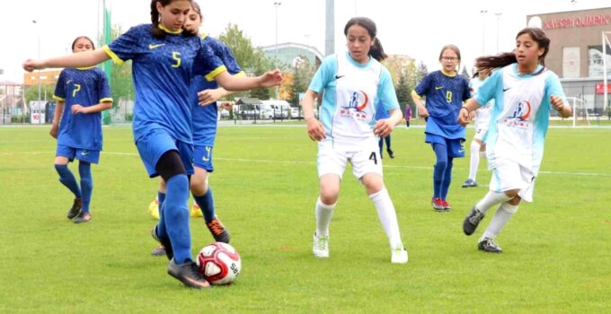 Okul Sporları Futbol Küçükler Grup Birinciliği Maçları Başladı